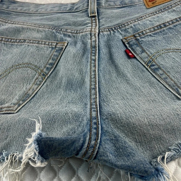 Levi’s Micro Vibes 501° Original Cutoff Denim Shorts Button Fly Light Wash 27 - Picture 11 of 16